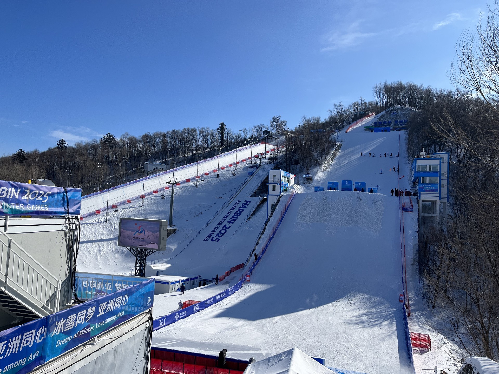 1739946837114411.jpg 空中技巧1.jpg