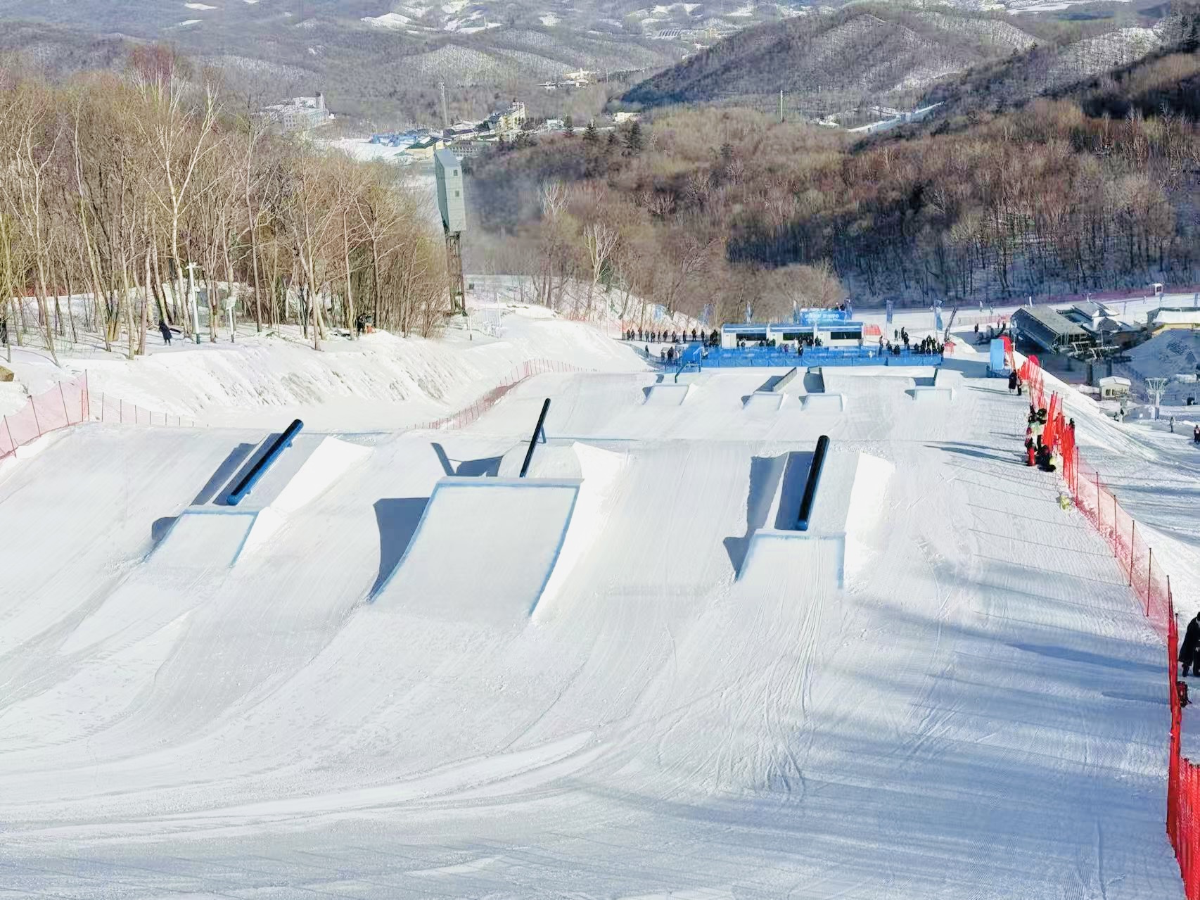 1739947765178624.jpg 坡面障碍3.jpg