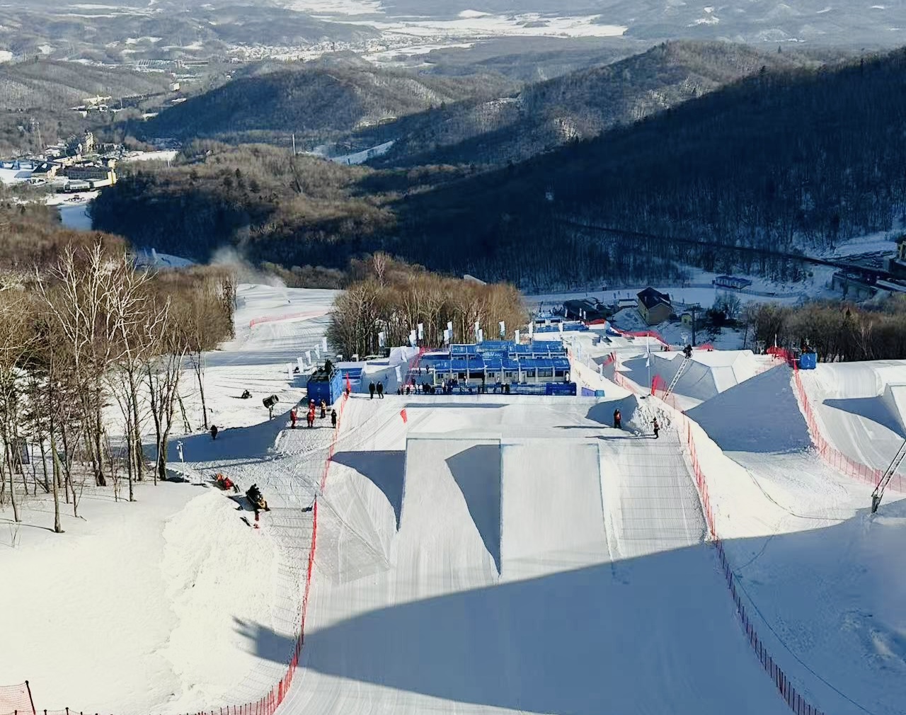 1739947899102768.jpg 坡面.jpg